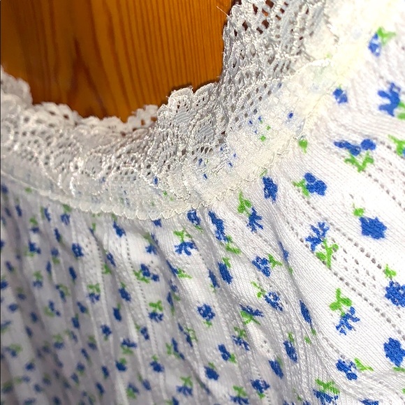 ASOS white floral print cropped top - Picture 3 of 3